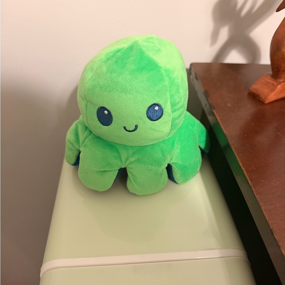 REVERSIBLE MOOD OCTOPUS PLUSHIE